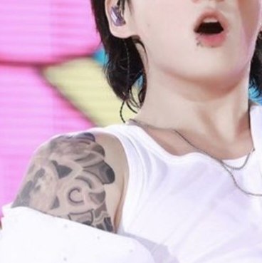 lilykoo33's tweet photo. His shoulder tattoo https://t.co/zmxvgcPvH8