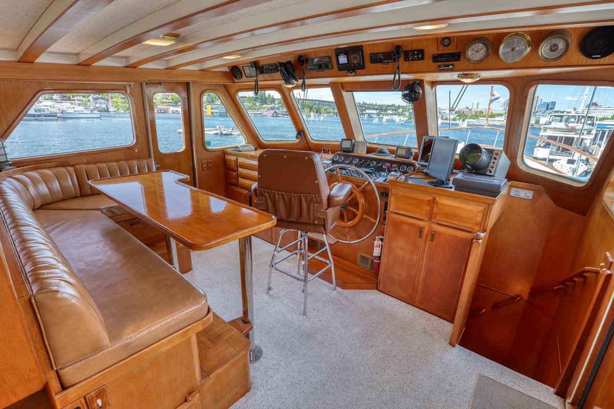 CrowsNestYachts's tweet photo. Price Drop: 71' DeFever 1997 - Was $369,000 / Now $329,000. Highly-desired world cruiser! 18' beam, 2100 gal fuel capacity. Located in Seattle. For more info and photos click here: https://t.co/QxuRTsVnoX or contact Vic Parcells at (206) 229-3134 or vparcells@crowsnestyachts.com. https://t.co/z3vsCqwVpf
