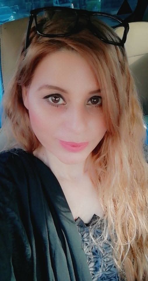 بہت مضبوط ہوں لیکن 
میں پھر بھی ٹوٹ جاتی ہوں۔ 

#poetrylovers 
#EveningVibes
