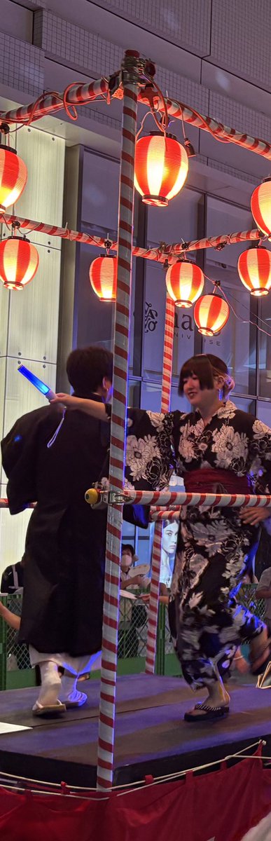 今日は、前祝に！？ #コスプレ歴史ごみひろい のスタッフが浜松駅前で開かれた盆踊り企画を盛り上げました！！

#ヒストリンク
#徳川家を楽しむ会