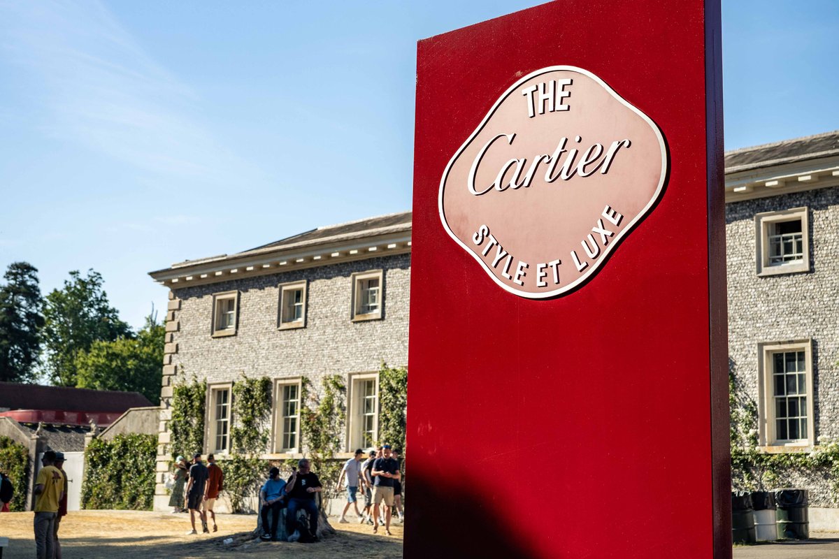 Bugatti's tweet image. The BUGATTI VEYRON didn’t just break records – it reshaped expectations.
At Goodwood Festival of Speed, its legacy was told in full through a comprehensive showcase on the Cartier Lawn.
#BUGATTI #FOS #GoodwoodFOS #VEYRON
–
bugatti.link/consumption