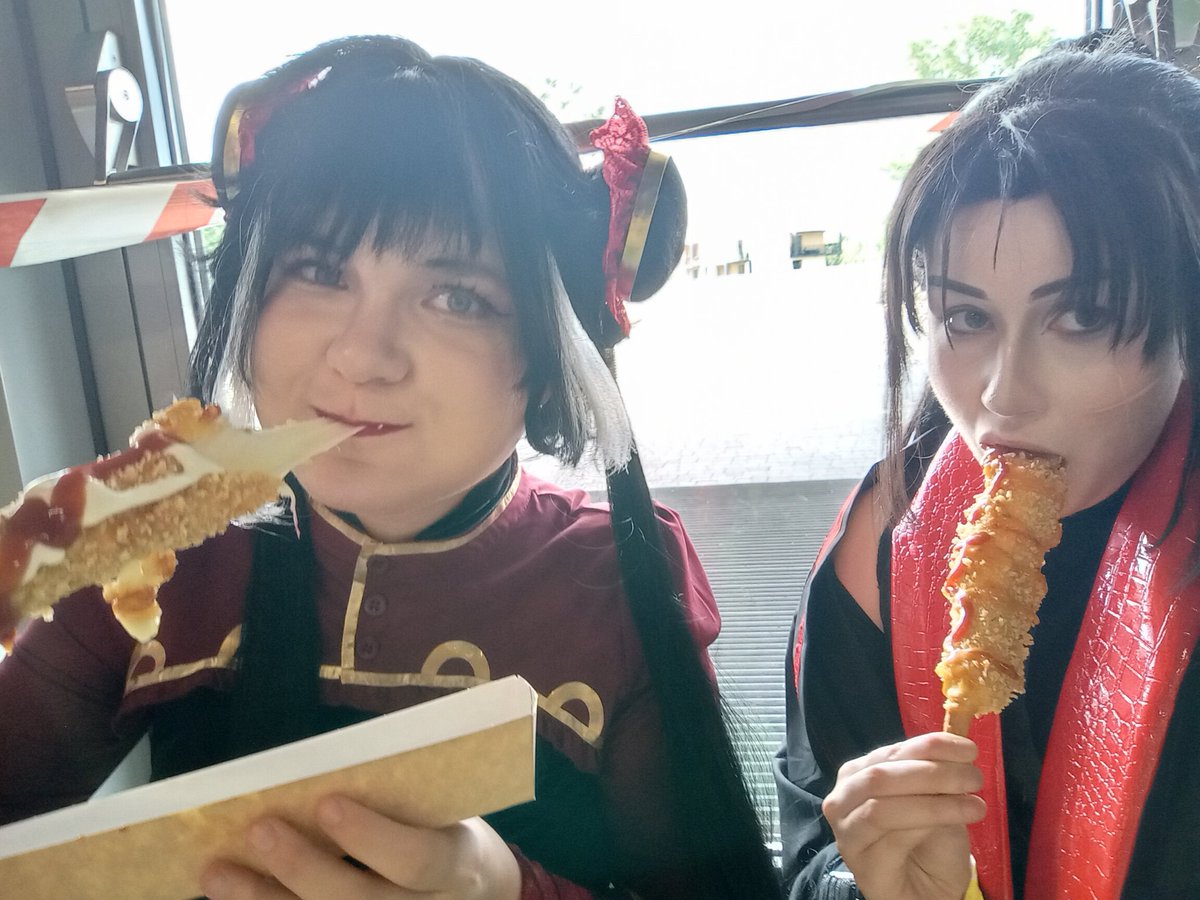 MeursaultsBoob's tweet image. What Hongyuan needs is... corn dogs