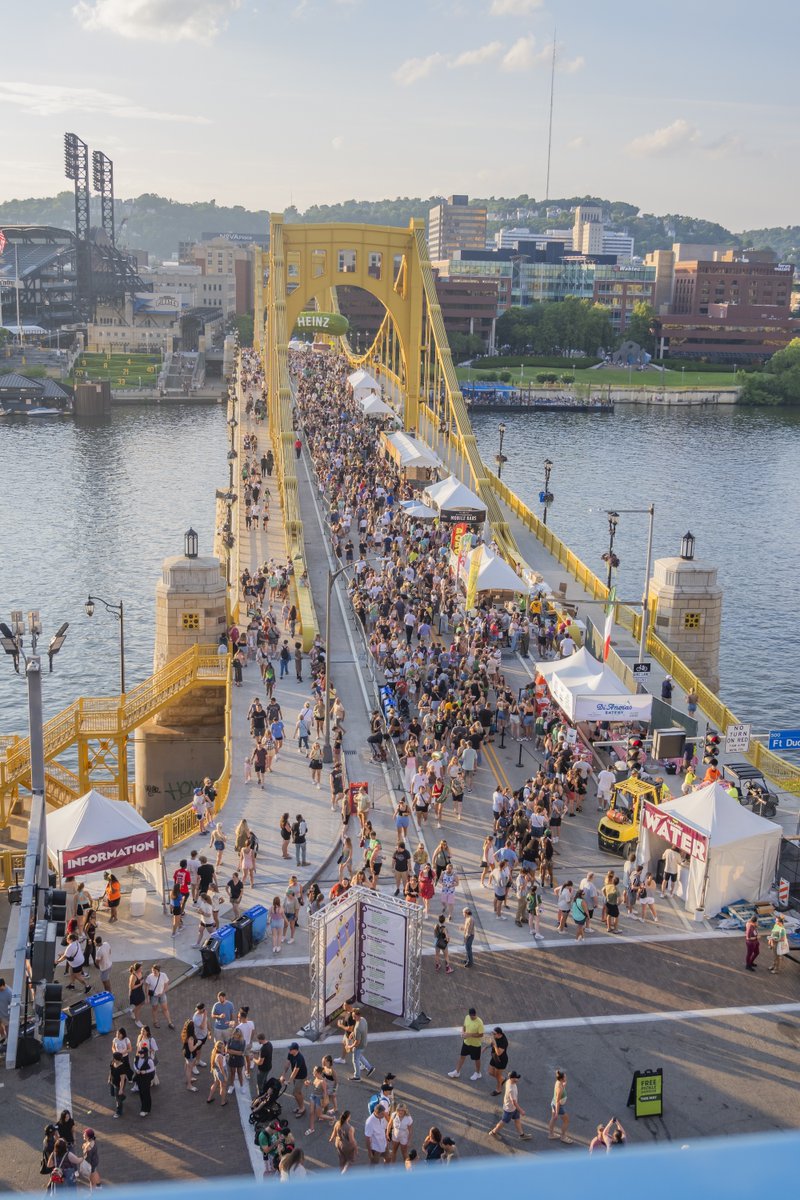 DaveDiCello's tweet image. Had a ton of fun at #Pickleburgh in #Pittsburgh yesterday, and these are just a few of my favorite images. Sure it gets busy, but I thought that the layout this year made a huge difference. It never really felt overwhelming packed, and the food and drinks were delicious.