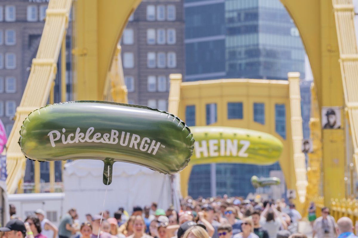 DaveDiCello's tweet image. Had a ton of fun at #Pickleburgh in #Pittsburgh yesterday, and these are just a few of my favorite images. Sure it gets busy, but I thought that the layout this year made a huge difference. It never really felt overwhelming packed, and the food and drinks were delicious.