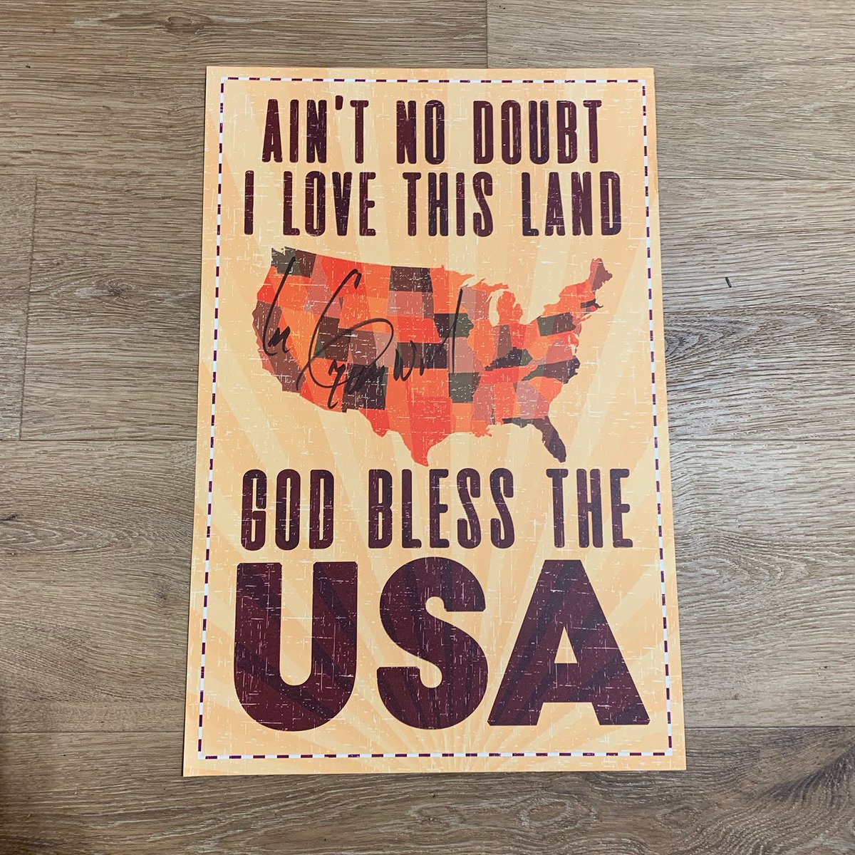 TheLeeGreenwood's tweet image. Only 10 signed posters left — and once they’re gone, they’re gone for good.
Grab yours now before they disappear!
leegreenwood.com/store/
