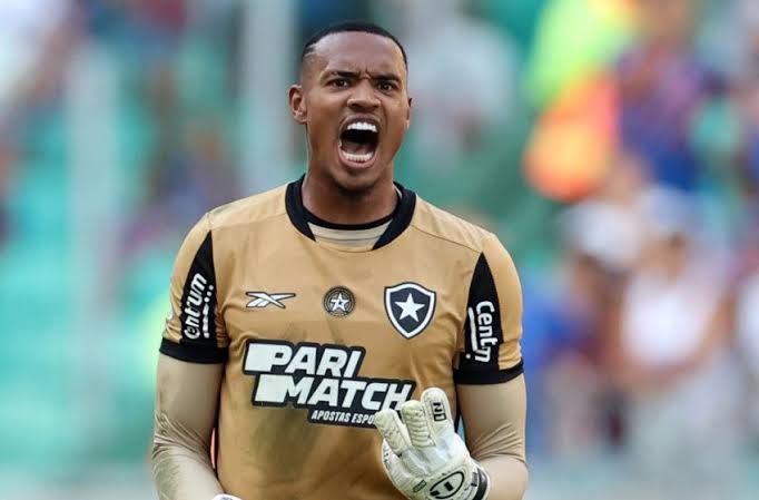 🚨🆕 #Botafogo 🇧🇷 #ManchesterUnited 
Manchester United’s goalkeeper shake-up begins!

🧤 With Onana underperforming and Bayındır on his way out, United are preparing an official bid for Botafogo’s John Victor.

  📞 Talks underway with his representatives