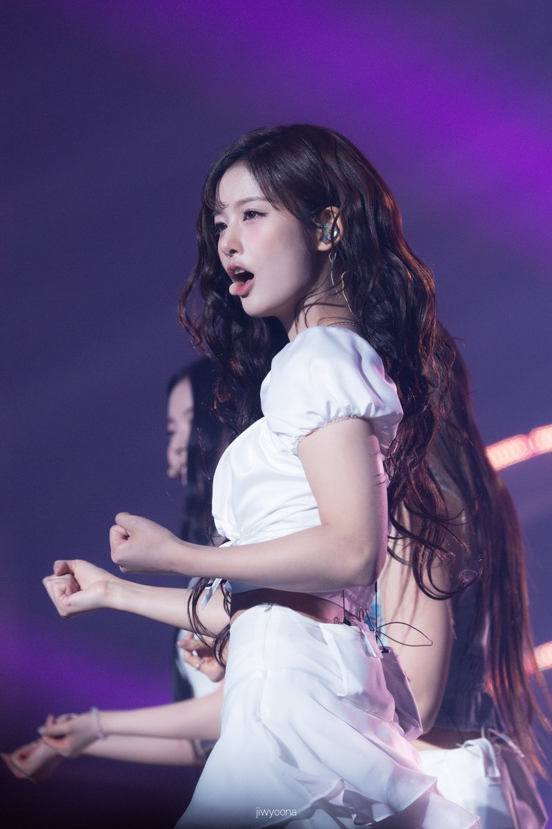 250712 NSWER VACATION
아기토끼 비주얼에 그렇지 못한 파워보컬🩷
#설윤 #SULLYOON #엔믹스 #NMIXX #エンミックス