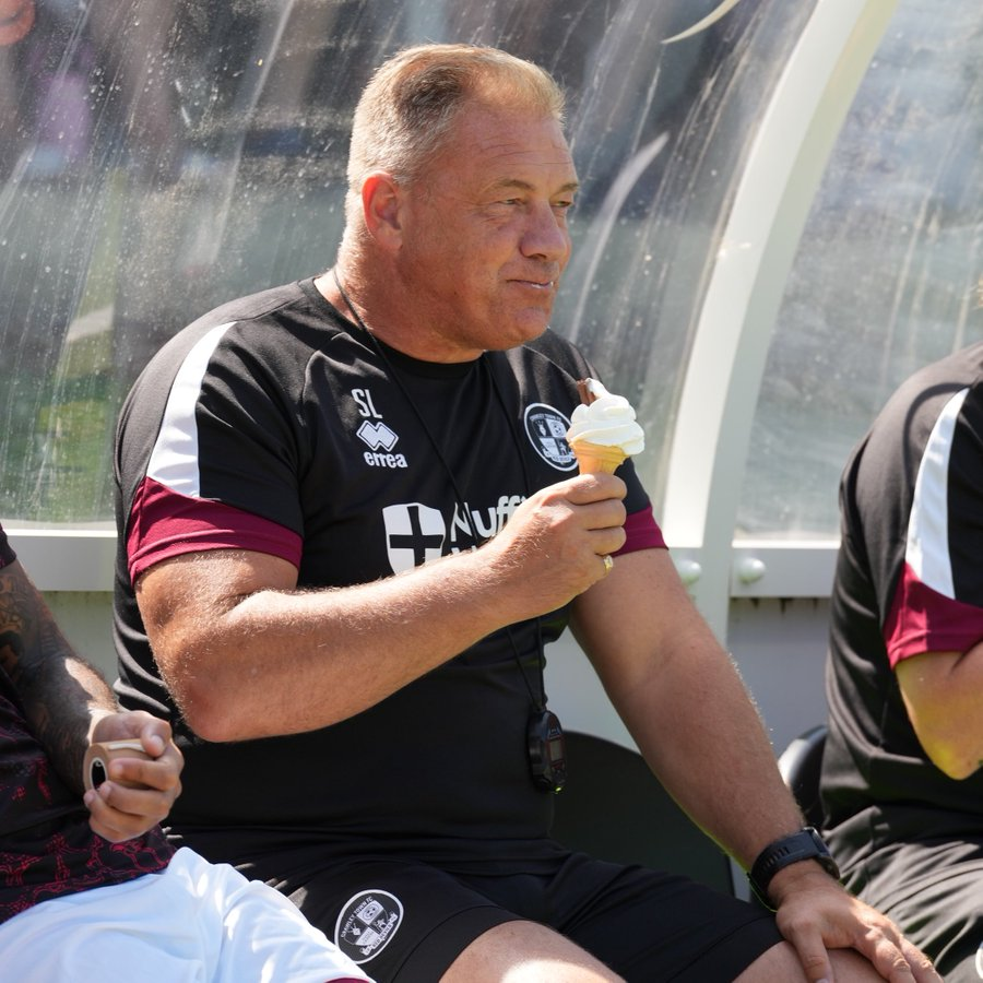 Just Crawley Town manager Scott Lindsay enjoying an ice cream during pre-season 😂🍦