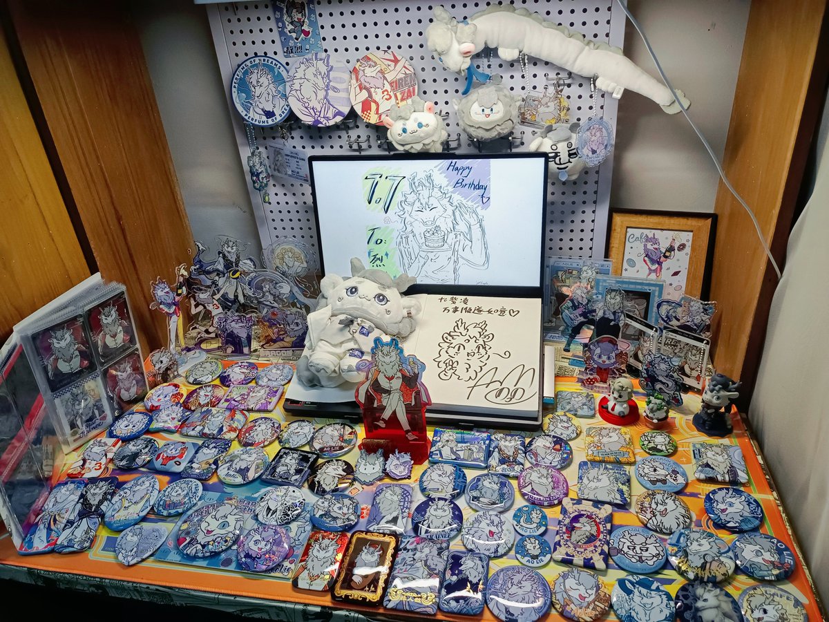 zilingawa's tweet photo. 是上周的烈烈生日的贺图还有摆阵嘿嘿🥰
It was painted for Ao Lie's birthday and badges
#非人哉 #feirenzai
#敖烈 #Aolie https://t.co/fnrqOALKpL