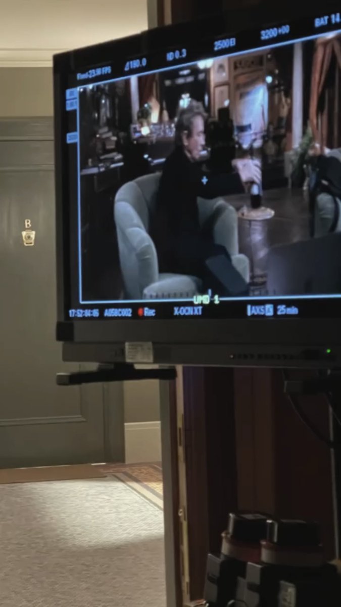 thedailymartins's tweet image. steve martin, martin short, selena gomez + other cast & crew members on the set of ‘only murders in the building’ season one in new york city (2020)
📸: selenagomez & babyhowardsbuddies | ig
