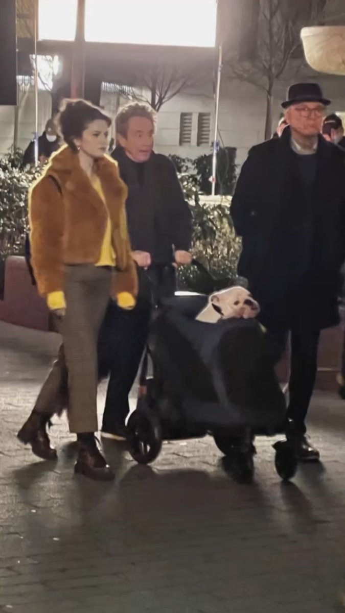 thedailymartins's tweet image. steve martin, martin short, selena gomez + other cast & crew members on the set of ‘only murders in the building’ season one in new york city (2020)
📸: selenagomez & babyhowardsbuddies | ig