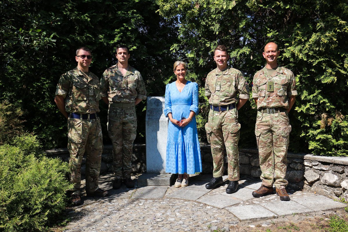 JulianReillyUK's tweet image. Vojvotkinja od Edinburgha zahvalila se pripadnicima britanskih snaga, komandantu EUFOR-a i komandantu NATO štaba Sarajevo na koordiniranim naporima podrške miru i sigurnosti u BiH, na podršci ustavnom poretku i vladavini prava, te euroatlantskoj budućnosti BiH.