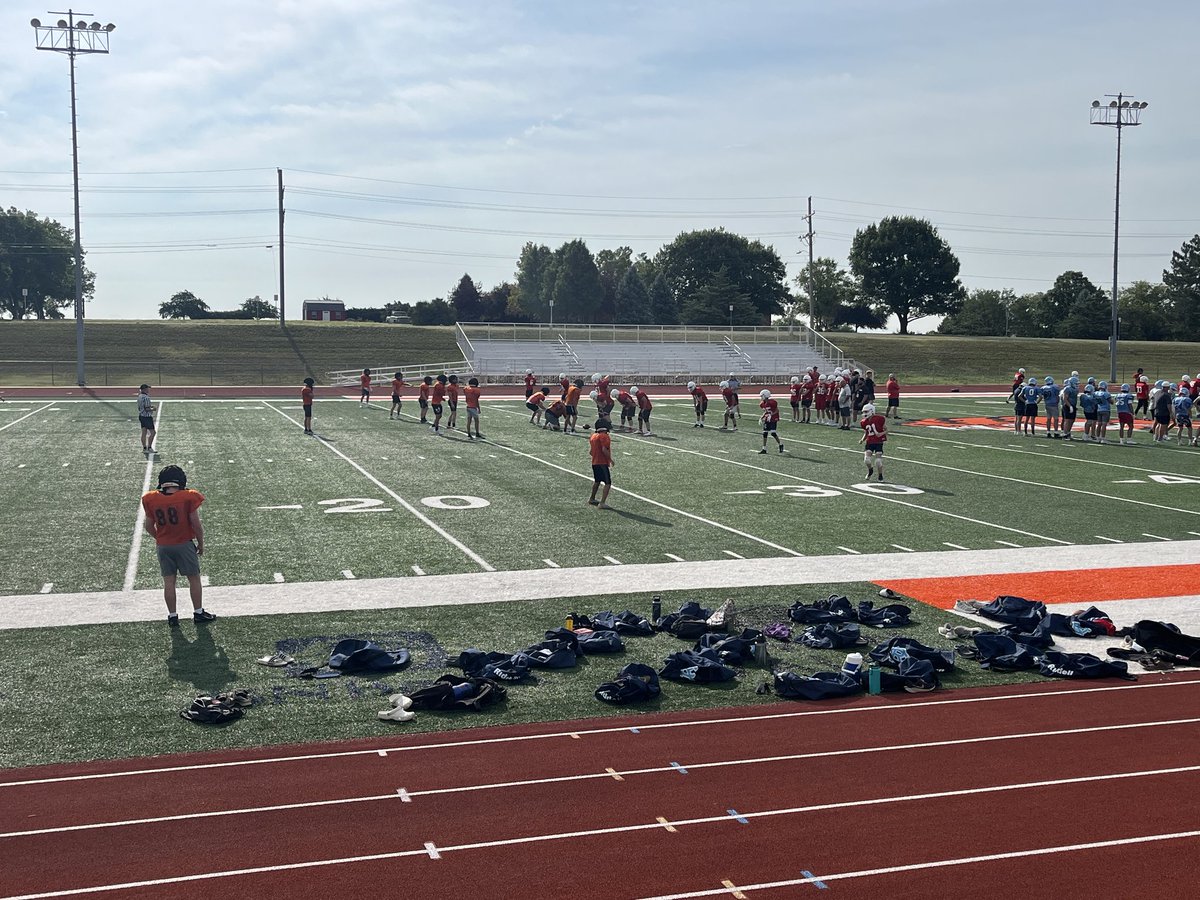 A great morning in Clay Center at our team camp with Clay, Concordia and <a href="/RileyCountyFB/">Riley County Football</a> ! 

Photos courtesy of <a href="/Valentine_S2H/">Keithen Valentine</a> !