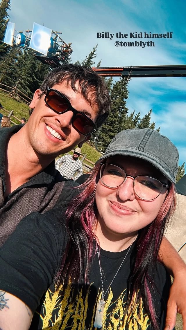 blythfiles's tweet image. Tom Blyth with a fan on set of ‘Billy the Kid’!
