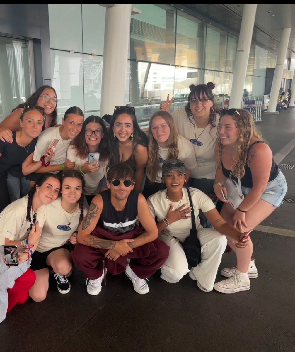 russs.28 tweet media