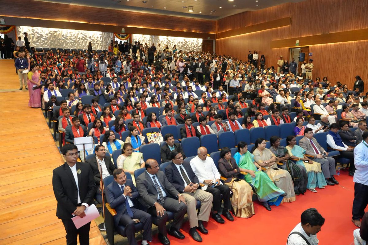 revanthannanews's tweet photo. The 22nd Convocation of #NALSAR witnessed a gathering of legal luminaries. Hon'ble Chief Justice of India, Justice B.R. Gavai, and SC Judge, Justice P.S. Narasimha, joined CM @revanth_anumula garu to inspire the next generation of legal minds. ππβοΈ
#NALSARConvocation #LegalExcellence