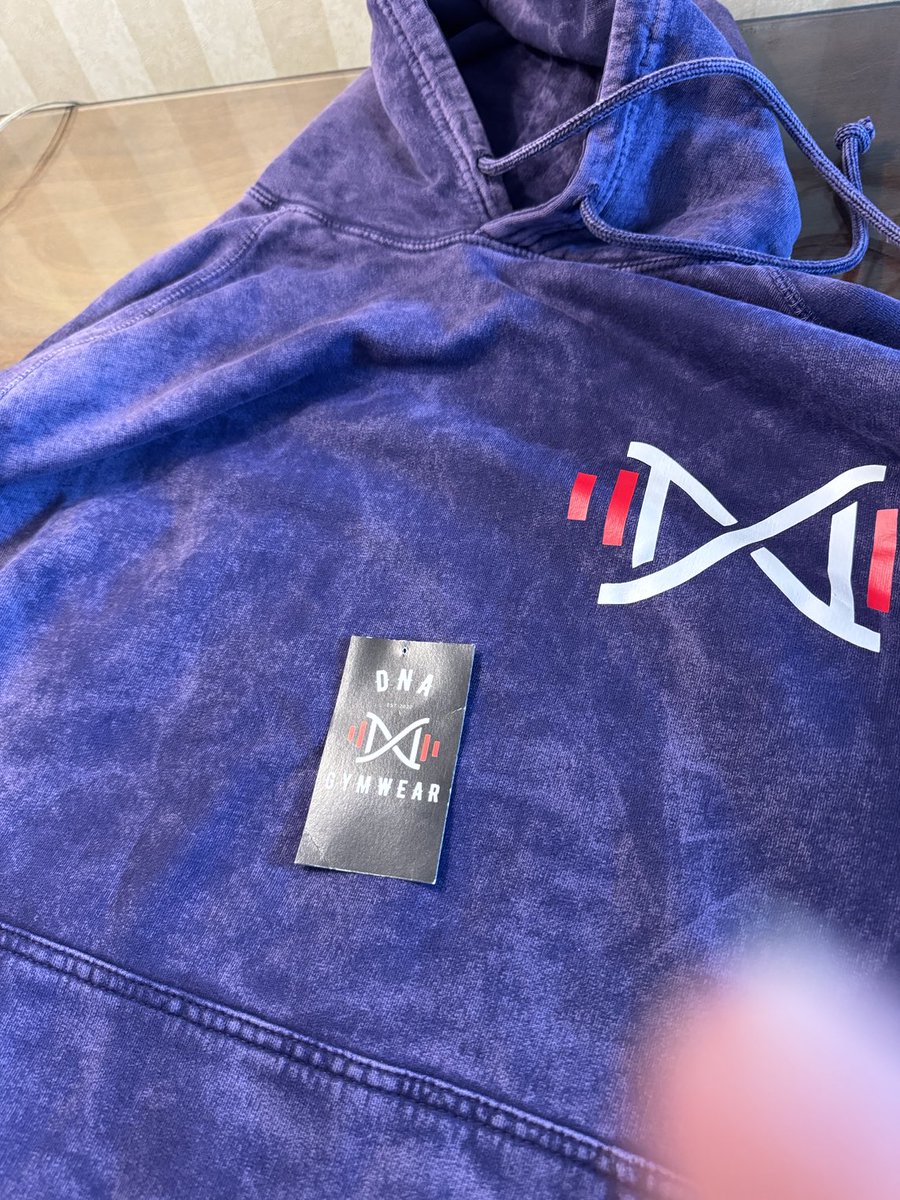 TheBillyWest's tweet image. Met some really nice folks at DNA Gymware…. it was freezing in the expo hall and your hoodie saved my ass!
