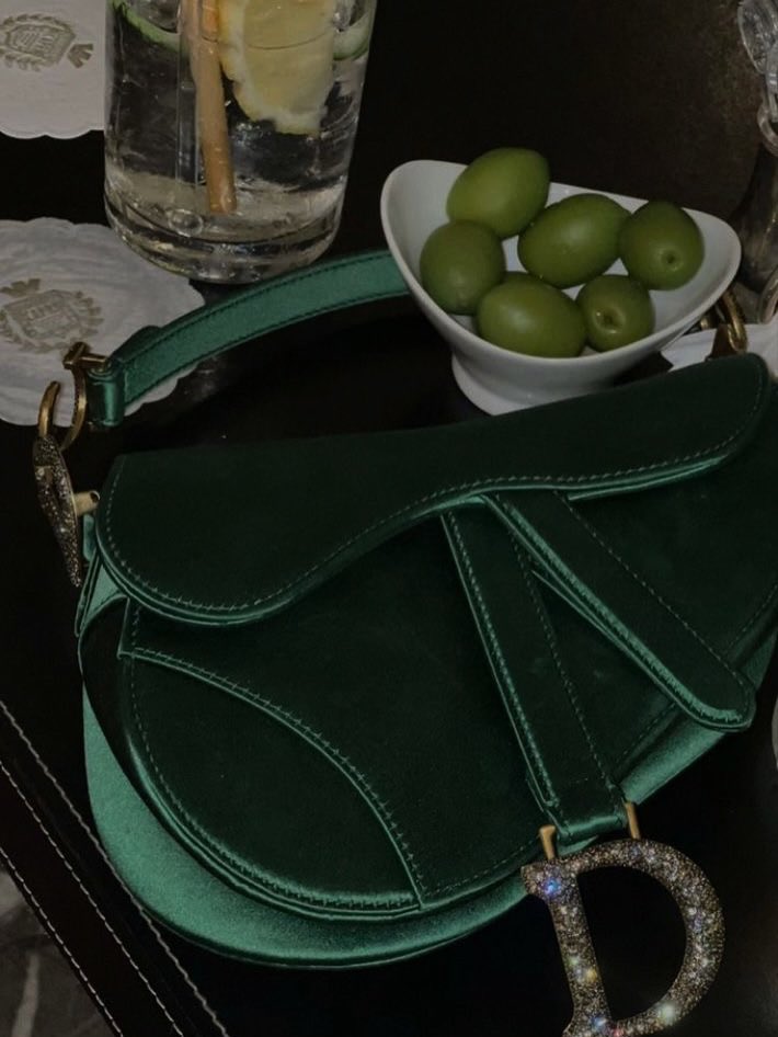 ShantelMayMusic's tweet image. a brat like me wanna be spoiled 💵 ✨🕷️🍾
