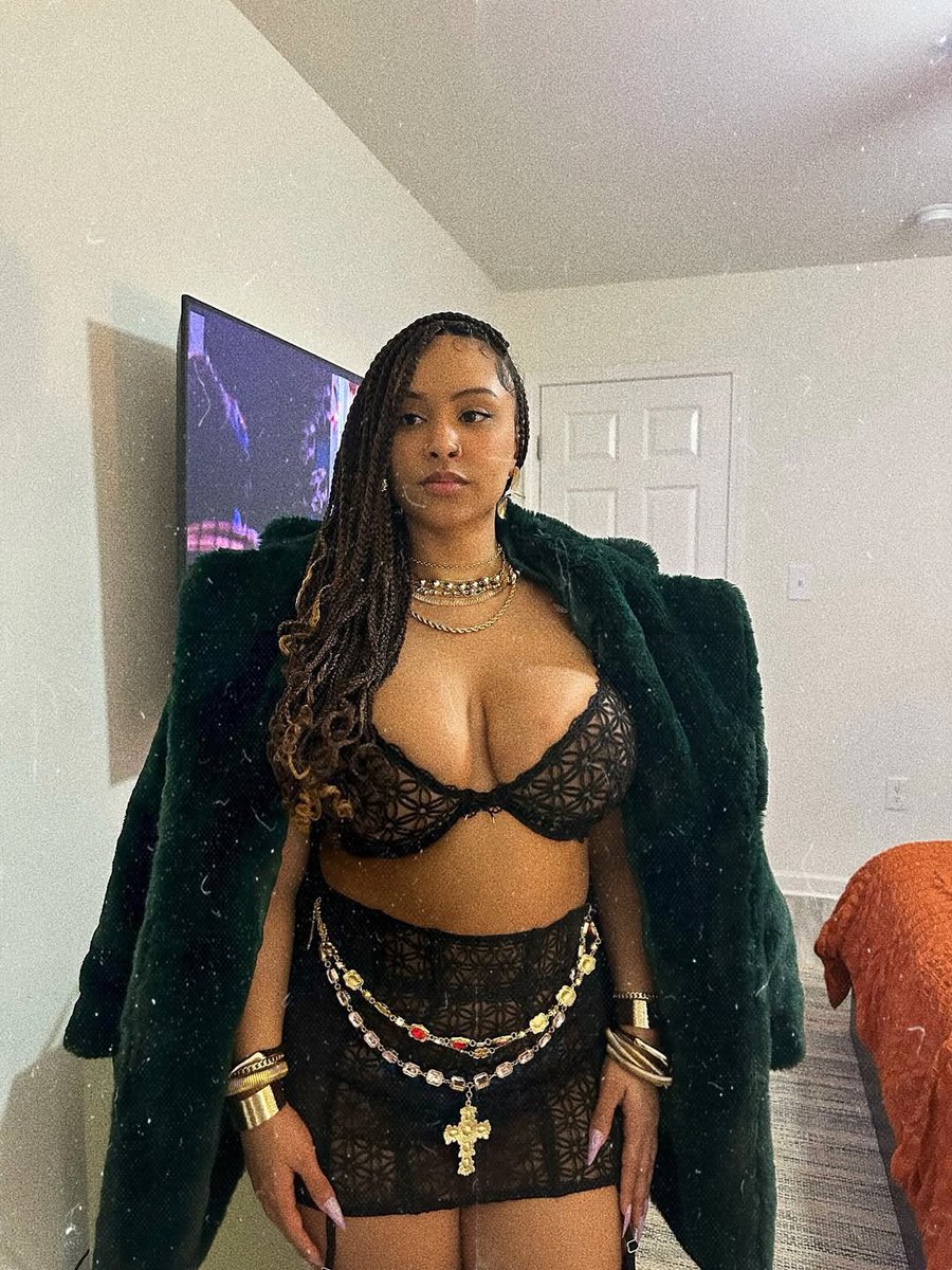 ShantelMayMusic's tweet image. a brat like me wanna be spoiled 💵 ✨🕷️🍾