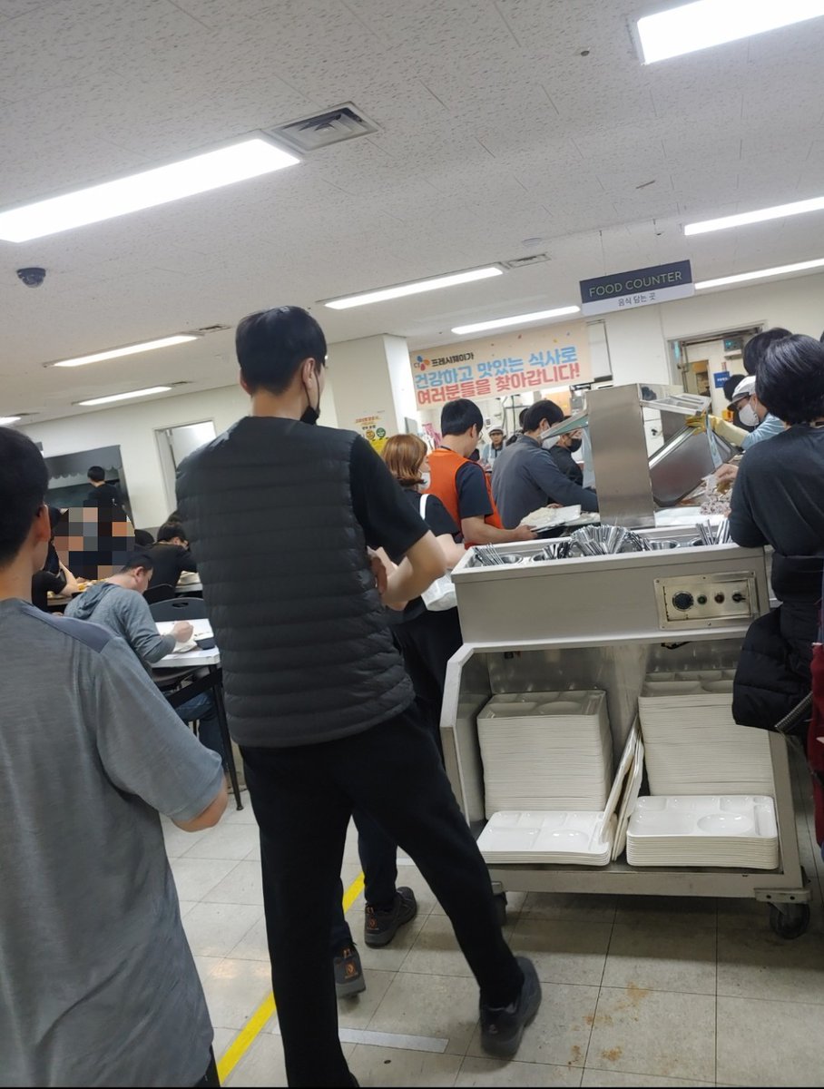 100불대에 주말 쉬는날에 울면서 쿠팡 물류센터 알바나감😢

그렇게 고생해서 한주, 두주 조금씩 추매한 기억에 못팔고있다 지금 ㅋㅋㅋㅋㅋ 
그때 고생한거 최소 10배는 받아낼거다 ㅠㅠ

$TSLA