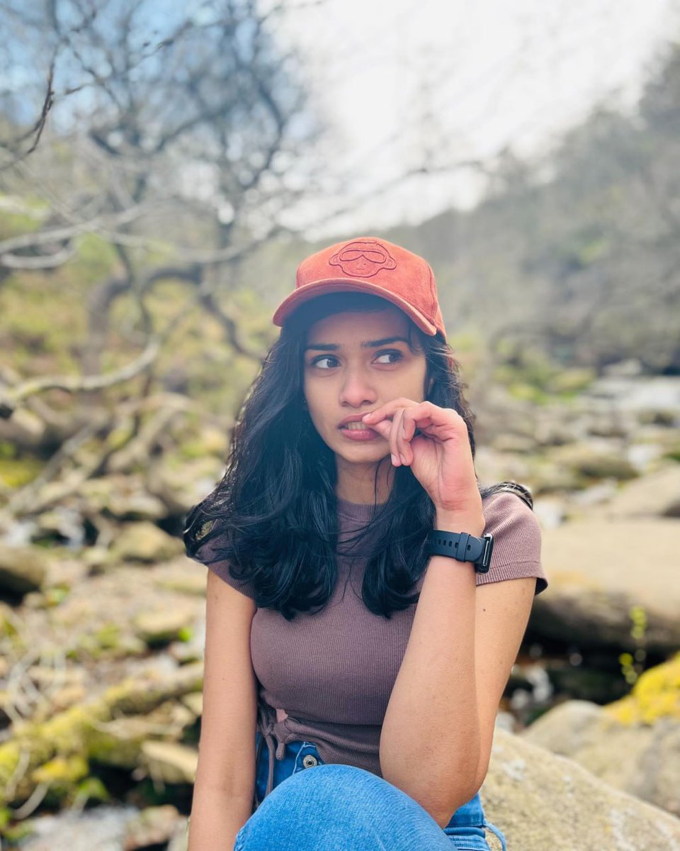 tessyelizabeth7's tweet image. Some thoughts are too loud to ignore

മനസ്സ് ഒന്നും പറയാറില്ല... പക്ഷേ അതിന് ശബ്ദമില്ലാത്ത ഒരു ഭാഷ ഉണ്ടെന്ന് ഞാന്‍ തിരിച്ചറിഞ്ഞു.
"The heart says nothing out loud... but I’ve realized it speaks a silent language of its own."
#softgirl #EyeSpeaksToo #CalmCorners