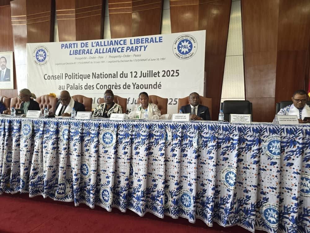 CabralLibii's tweet image. Rassuré d'être représenté par une fulgurante personnalité politique au Conseil Politique National du PAL.
Tous mes encouragements au Président Célestin BEDZIGUI.
