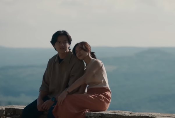 if there’s one thing i could keep from #SoreIstriDariMasaDepan (2025) was the hope for the longing. Sore’s countless time-travel taught us that change has to come from within. In their next lives, they live their best versions of life, but it leaves them with a tender longing—