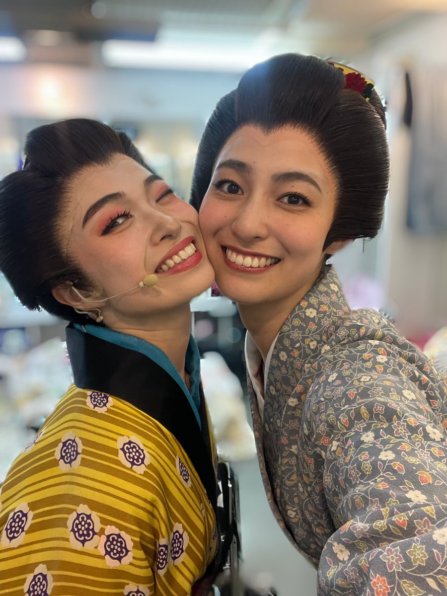 #武士献2025 
2日目ありがとうございました！！
本日はなんとトリプルカーテンコールっ🥰
良い作品を届けられるようにと、尽力しておりますが、まさかお客様からこんな素敵なギフトをいただけるとは、、、本当に感謝の気持ちでいっぱいです！！

明日も誠実に届けます！！

六歌仙役、ちゃっきーと🫶