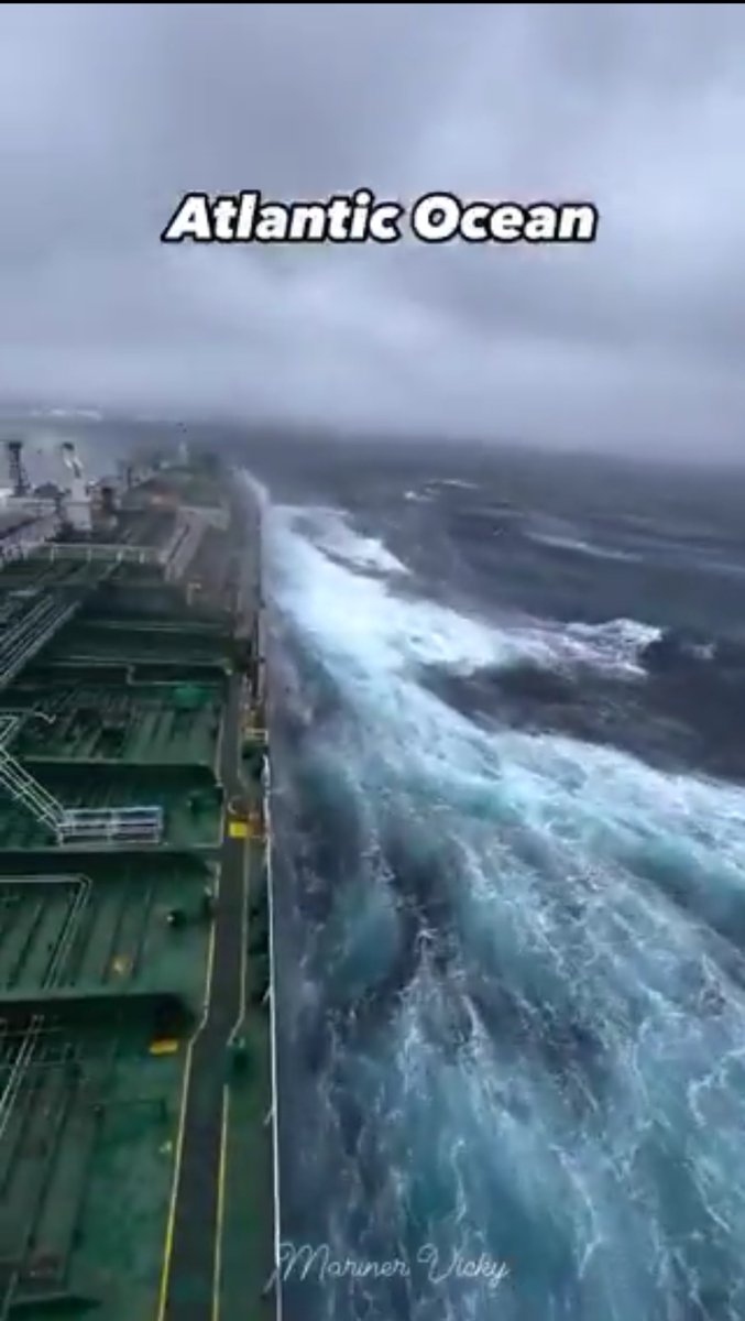 HaYoMiDe_'s tweet photo. What are they doing in the middle of the fucking ocean?

Open thread😳😳 https://t.co/TfU4BWzuzM
