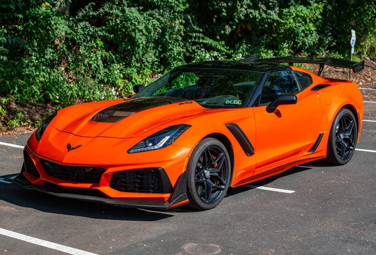 Collector side today.. 

2019 C7 ZR1 
ZTK attack/3ZR 
4700 miles 

175k + ship and fee.