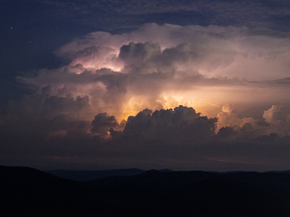 labry_de's tweet image. Finally saw a decent light show last night!