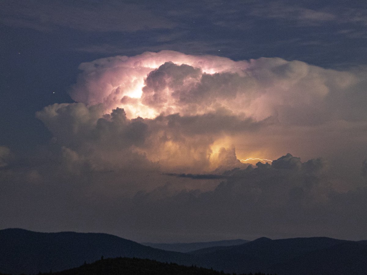 labry_de's tweet image. Finally saw a decent light show last night!