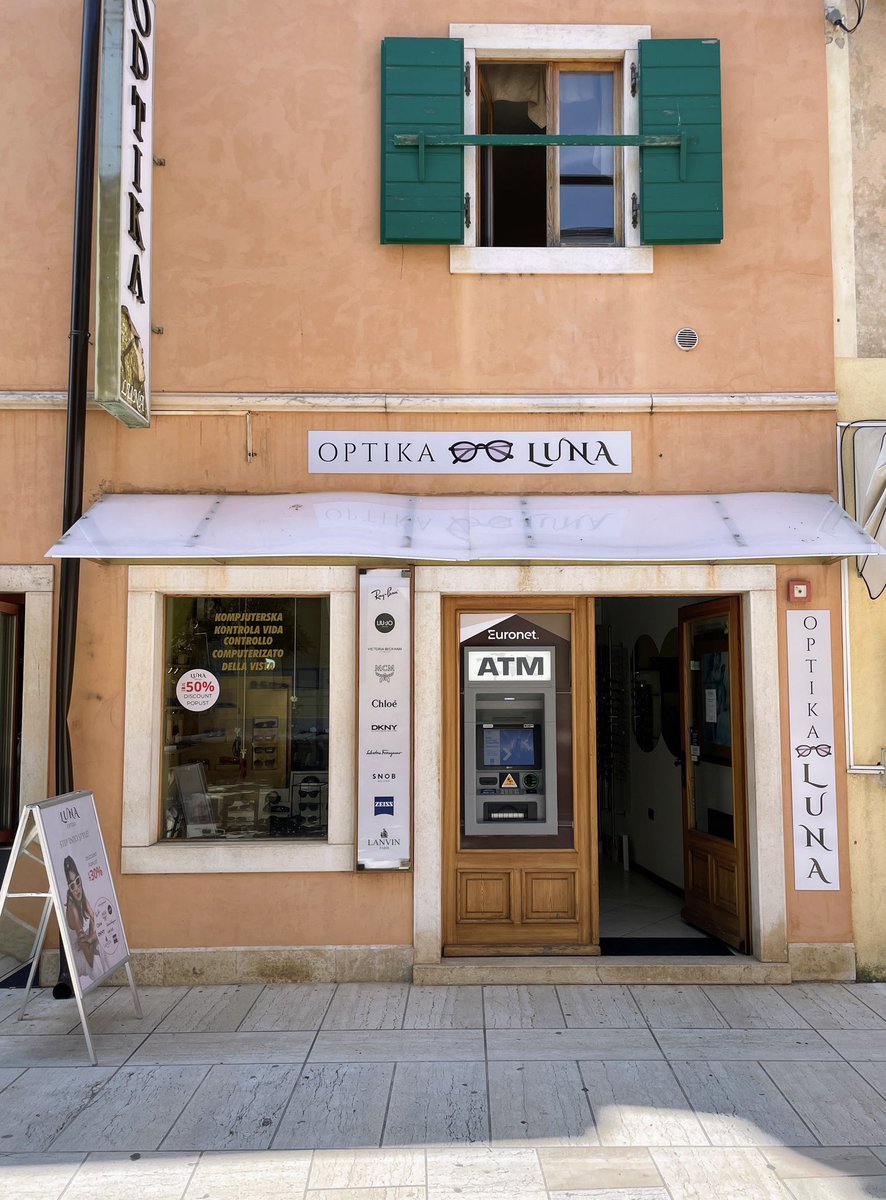 OptikaLuna's tweet photo. 🌞 Prava adresa za savršen pogled i još bolji stil!
Optika Luna vas čeka u srcu Umaga s POPUSTOM do -50% na odabrane modele sunčanih i dioptrijskih naočala! 🕶️💥
Vrijeme je za novi pogled na ljeto – svrati, isprobaj i pronađi svoj savršeni par! 😎✨

#optika #naočale #OptikaLuna https://t.co/PvSw7Ye9hC