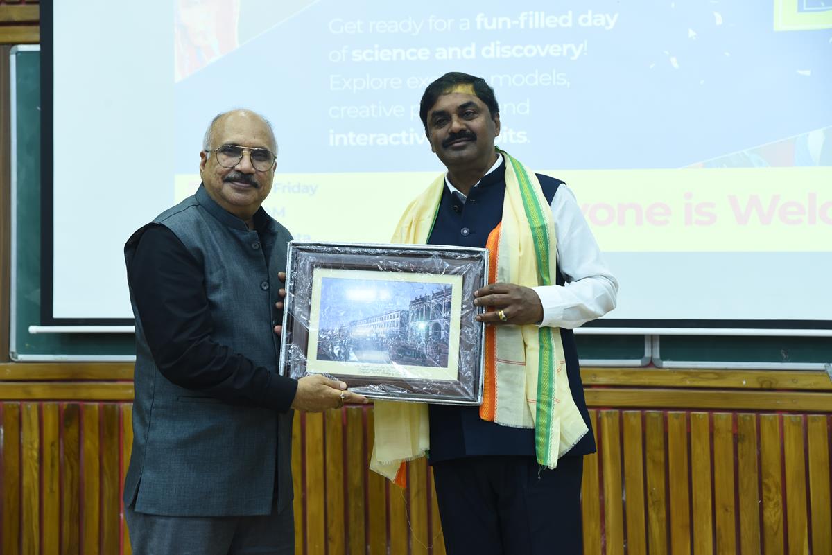 iiserkol's tweet image. IISER Kolkata celebrated it’s 20th Foundation  day on  July 11, 2025. Dr. G. Sateesh Reddy, Former Chief DRDO and  Secretary Defence R&amp;amp;D, Adviser to Honble Raksha Mantri graced the event as the Chief Guest.

@EduMinOfIndia @nawegate @PTI_News @PIB_India 
@skkhare781 @priyank_june
