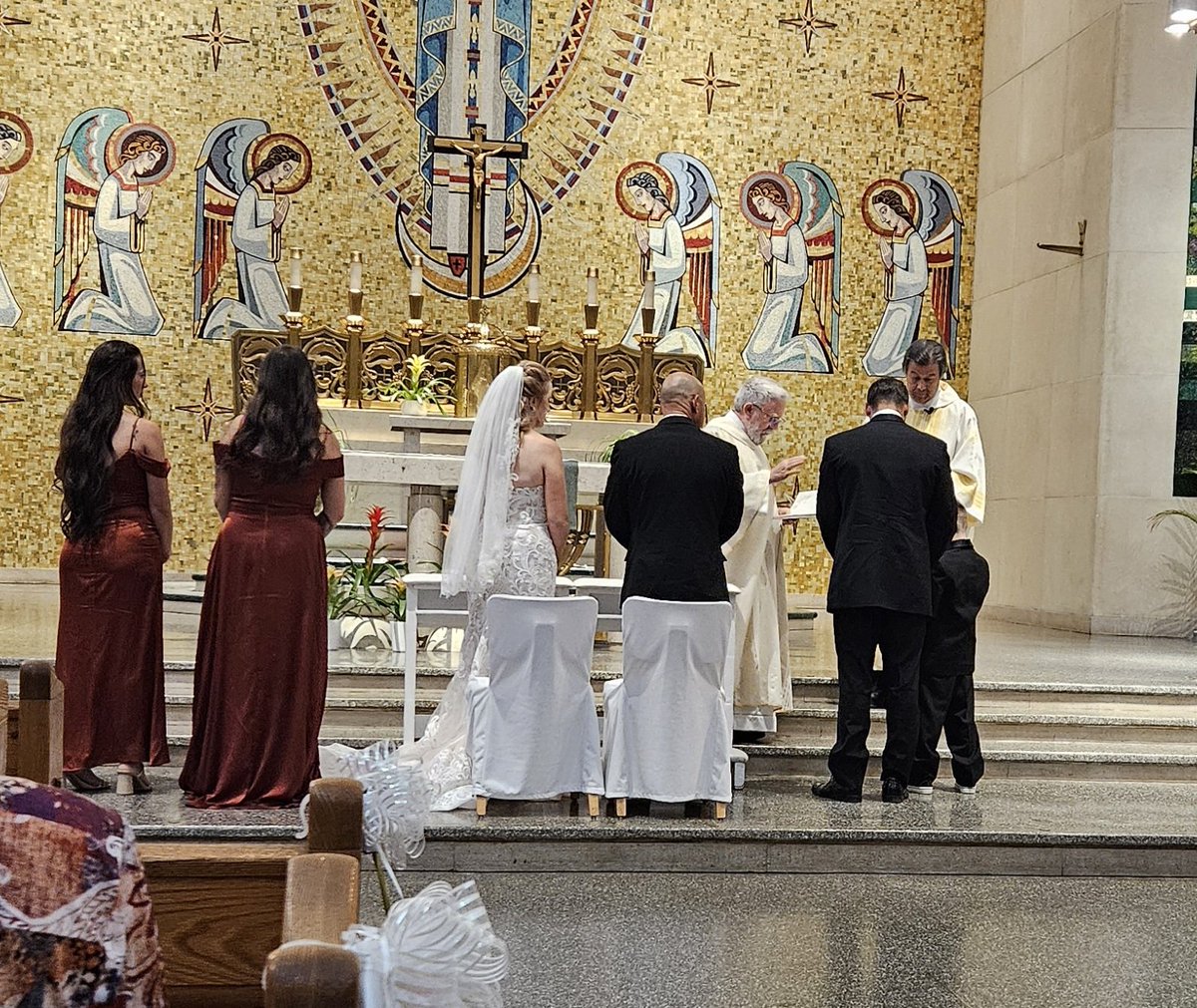 SenPadilla's tweet image. Congratulations to our New Mexico Senate Chief Clerk Cheri Hamilton and Cary Hamilton! I’m so proud of these two wonderful people. Their love for each other is truly special and shines so clearly. It was an honor to witness their beautiful wedding in downtown Albuquerque. Wishing…