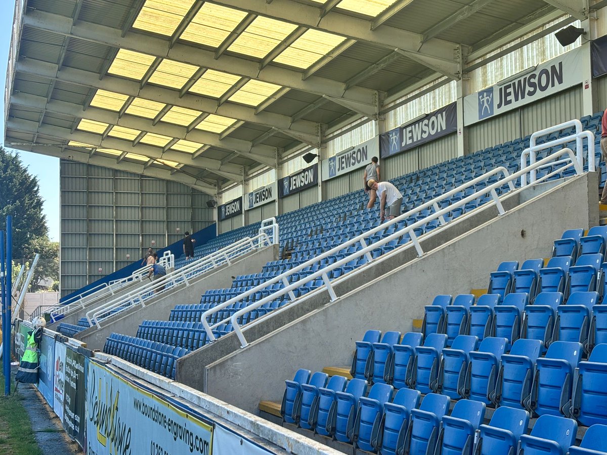 First Teamer Ben Greenwood handed out ice creams to our volunteer cleaning crew earlier today 🍦

A big thank you to all those who came down to help, especially in these high temperatures ☀️