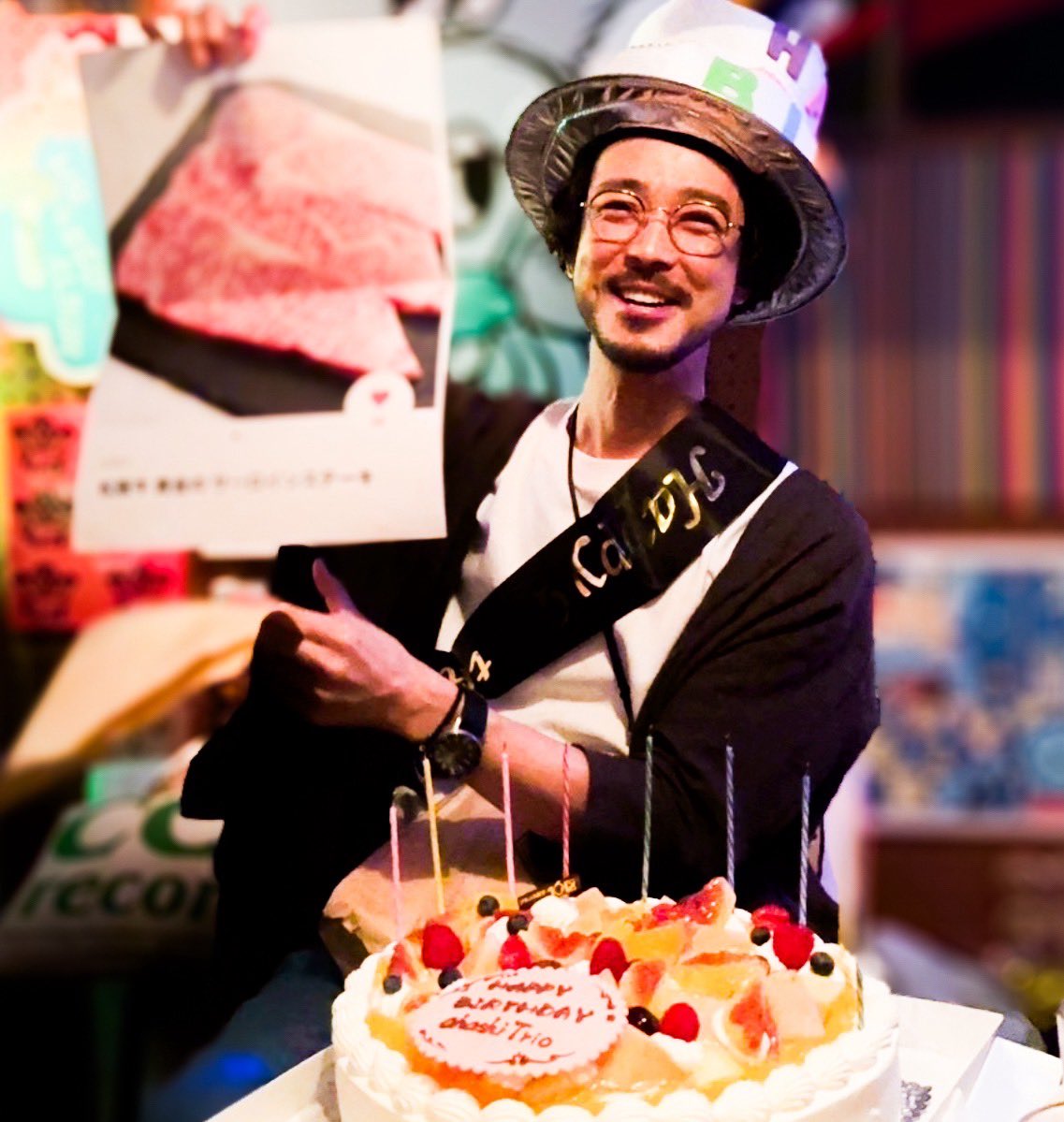 昨日は私の生まれた日でありました。
ライブ後仲間に祝ってもらって幸せでした。
うん十うん歳になります。
より一日一日を大切にいこうと思います。
今後ともよろしくお願いいたします！