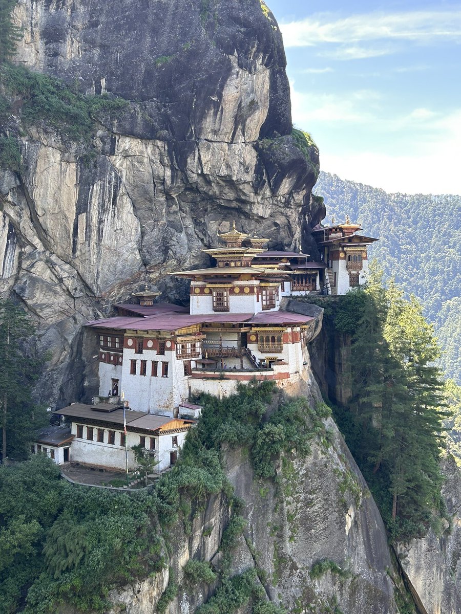 EUAmbIndia's tweet image. There are places in the world you just have to see once in your lifetime. Taktsang monastery aka Tiger’s nest in Paro, Bhutan🇧🇹. Right up there. You rise to the place and its magic. Spectacular. Iconic. Unique.