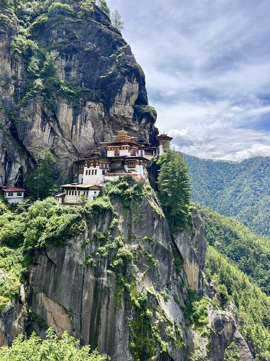 EUAmbIndia's tweet image. There are places in the world you just have to see once in your lifetime. Taktsang monastery aka Tiger’s nest in Paro, Bhutan🇧🇹. Right up there. You rise to the place and its magic. Spectacular. Iconic. Unique.