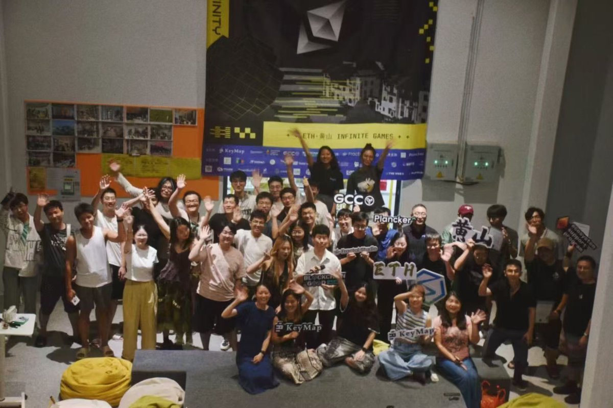 cikey247's tweet image. 第一次的数字游民公社+中小型黑客松的结合
第一次 ETHcity 活动来到了国内3-4城市
第一次获奖选手给主办方发资助
感觉很多的“第一次”都在这里发生……

ETH黄山 5 天一共产生了 21个项目，昨天的 DemoDay 也从白天到黑夜，从项目Demo 能看出来大家这几天真的拼了、熬了，也创造了......…