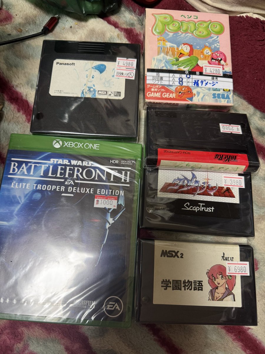 #MSX
本日の秋葉原購入品、GGペンゴ、バトルフロント2は置いといてw
FM-PAC(日焼け大、予備用 w)、TAKERUのドラゴンアタック、クリムゾン、学園物語！