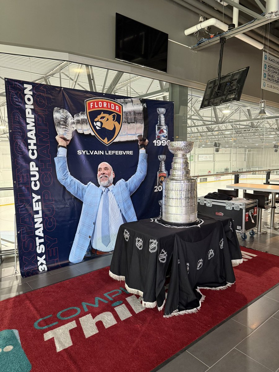 La Coupe Stanley est à Sherbrooke, pour célébrer la conquête de Sylvain Lefebvre avec les Panthers! <a href="/RDSca/">RDS</a>