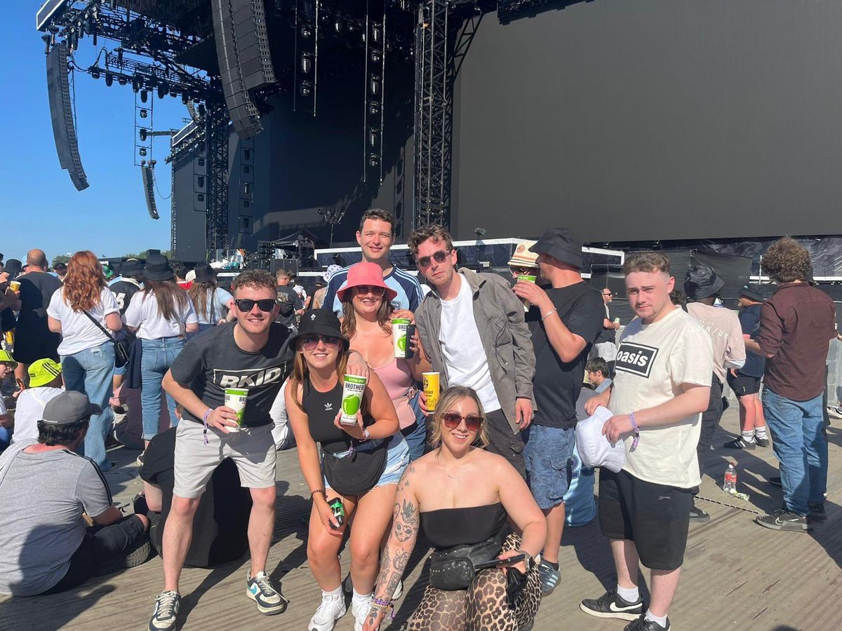 SianMclaughlin's tweet photo. Oasis 2025 😎
What a fucking day ☀️ 🍺🎸 https://t.co/qy0uXczRdu