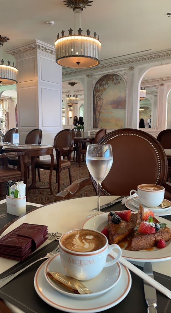 roohontha's tweet photo. خالط من يرفعُك💎
من يفتح لك أبواب الحلم بدل أن يغلقها،ذلك الذي يمد يدًا للنهضة لا للوم، بل بلطف وحنان،ففي دروب الحياة.
الرفقة ليست مجرد صحبة،بل نور يضيء الطريق ويصنع المعنى
إختر رفقاء كالنور، لا يغارون من نجاحك، لا ينافسون فرحك، إذا سبقوك شجعوك، وإذا سبقتهم، فرِحوا معك، لا عليك✋🏻 https://t.co/HlDQN60xbV