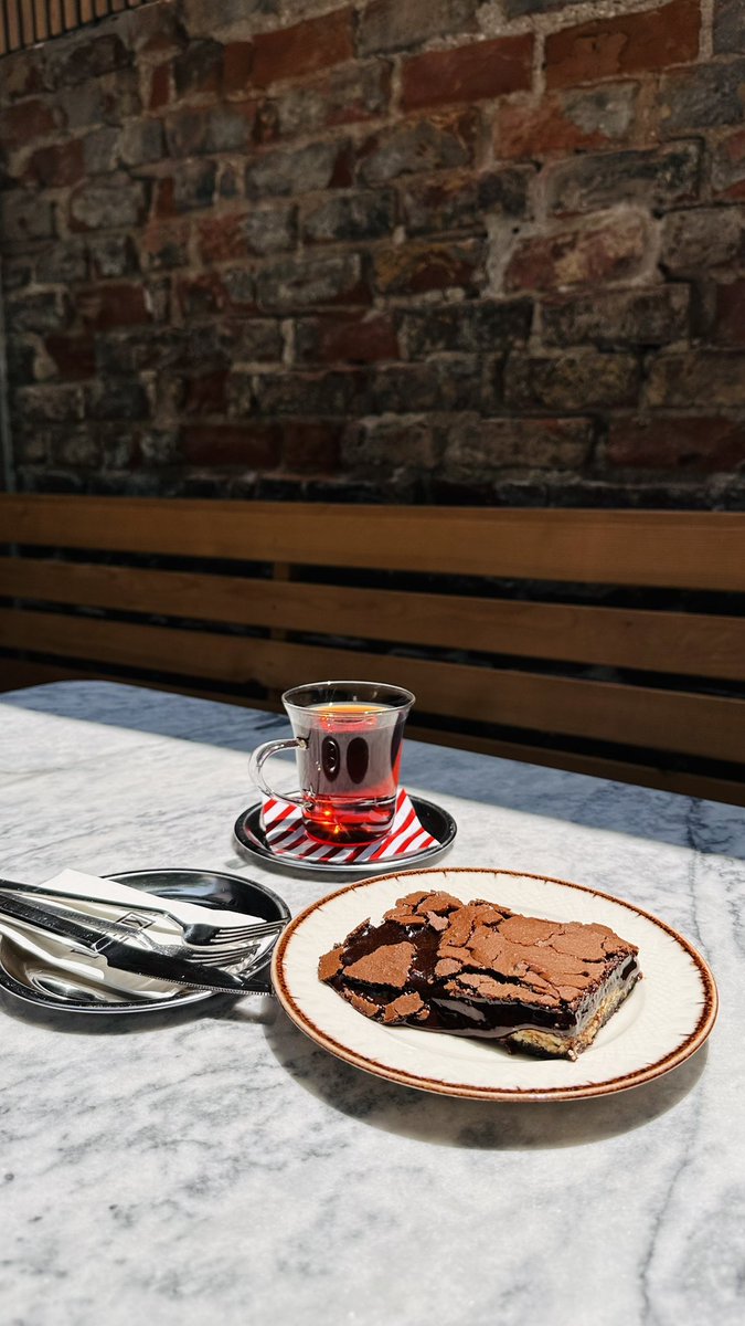 Ve yıllardır değişmeyen..

Çok iyi browni yapıyoruz :)