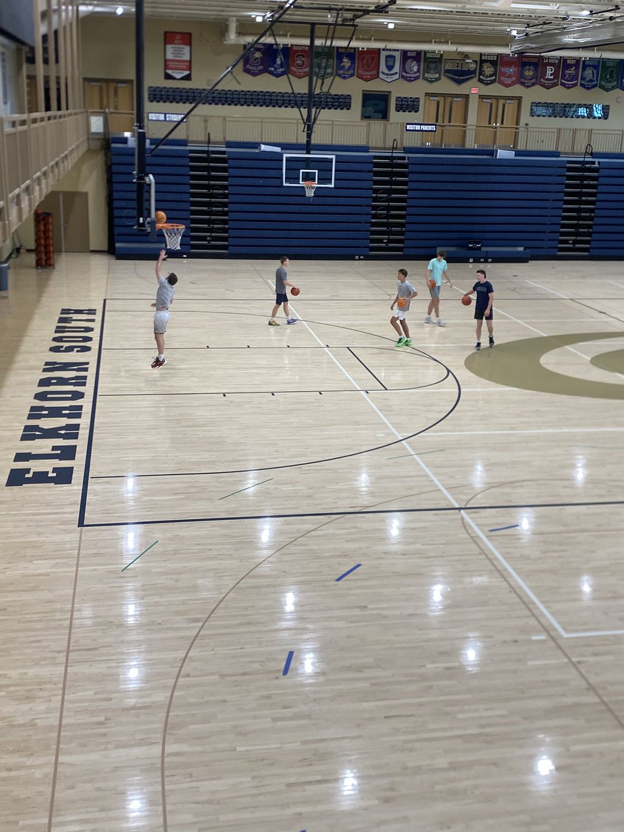 Thanks to <a href="/AidanSkradis_/">Aidan Skradis ✞</a> and some of his <a href="/OmahaMBB/">Omaha Men’s Basketball</a> teammates for coming up to get a workout in this morning with some of our players. 

It was great to see their work ethic, attention to detail, and energy.