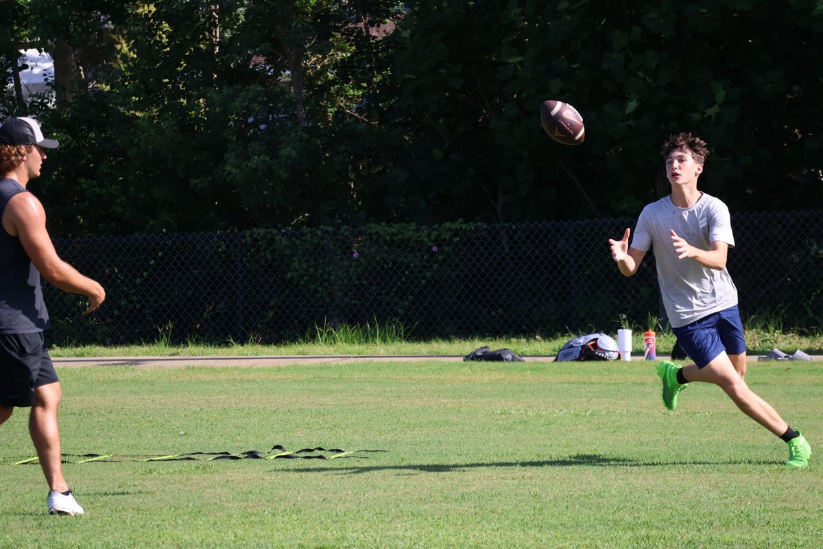 TCarsonBerry's tweet image. Saturday morning reps —@C_Dukes11 keeping it real, hands-on, and holding the standard.
Every step.
Every throw.
Every correction. 🎯
Thanks to the boys who came out to run routes
#QuarterbackWork