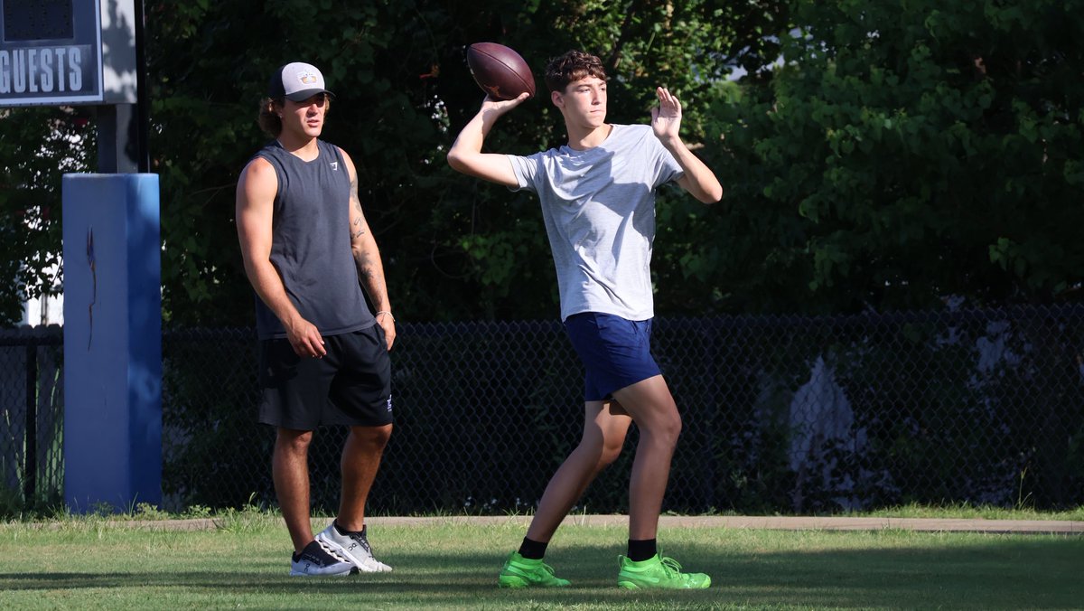 TCarsonBerry's tweet image. Saturday morning reps —@C_Dukes11 keeping it real, hands-on, and holding the standard.
Every step.
Every throw.
Every correction. 🎯
Thanks to the boys who came out to run routes
#QuarterbackWork
