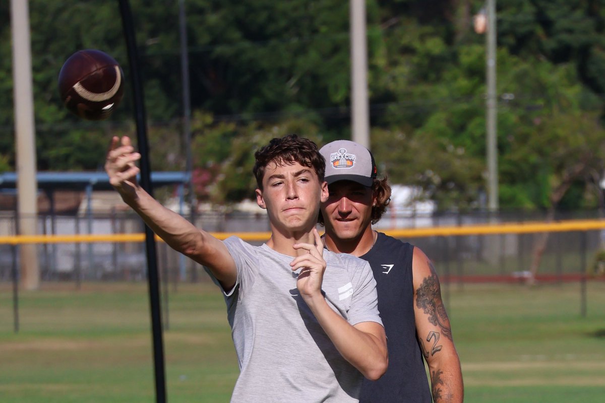 TCarsonBerry's tweet image. Saturday morning reps —@C_Dukes11 keeping it real, hands-on, and holding the standard.
Every step.
Every throw.
Every correction. 🎯
Thanks to the boys who came out to run routes
#QuarterbackWork