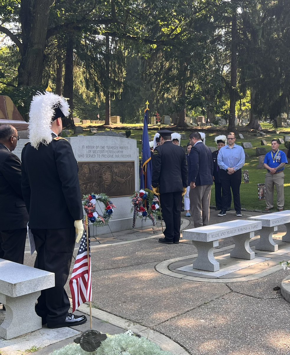 SenRobinsonPA's tweet image. I attended a very moving memorial service for the Tuskegee Airmen at Sewickley Cemetery this morning. Thank you to all who attended and to Allegheny Commandery No. 35, Knights Templar of PA for sponsoring this service.
Thank you to all who serve and have served our country.